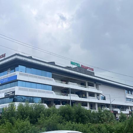 Hotel Hampton Vyara Buitenkant foto