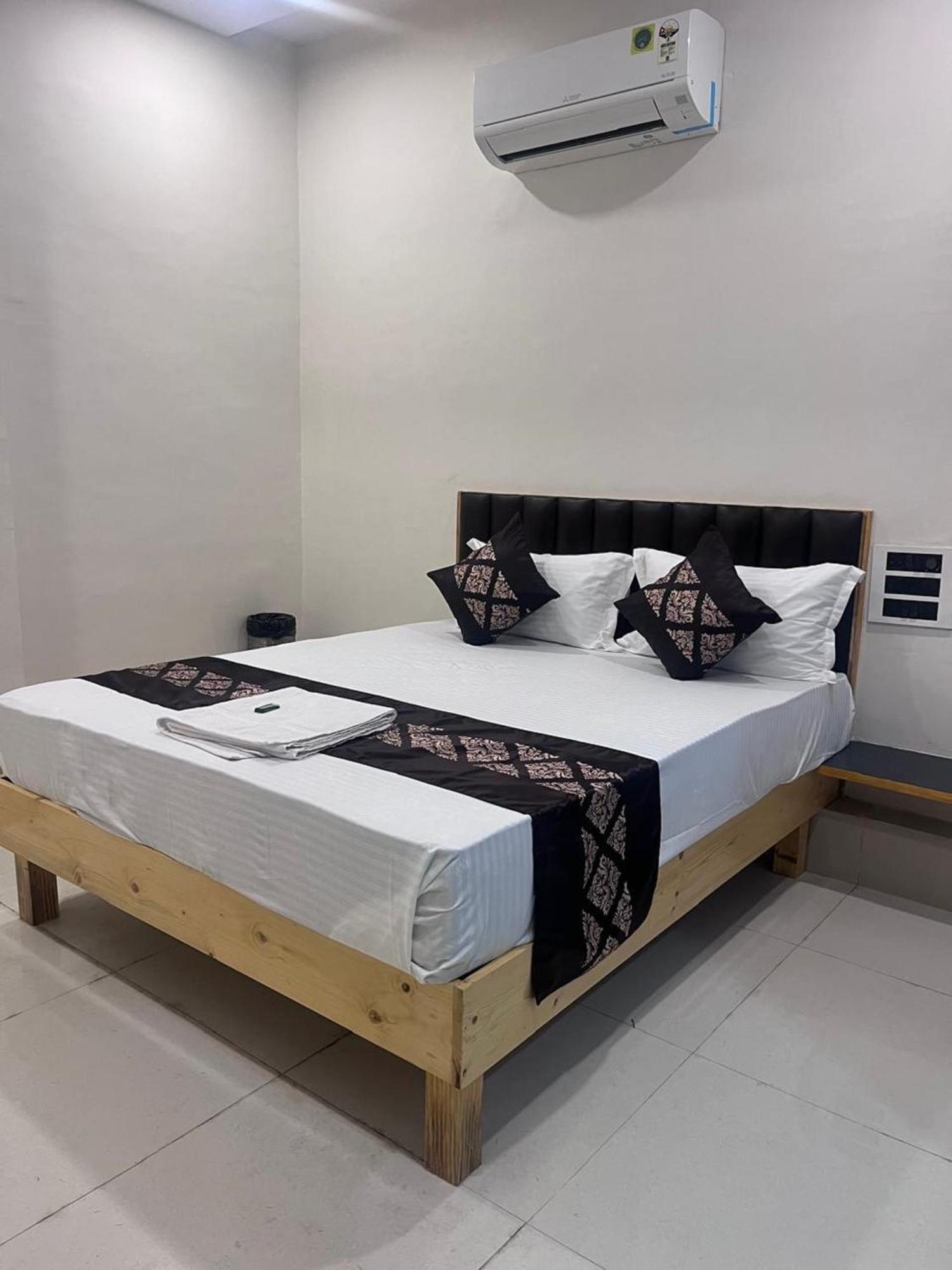 Hotel Hampton Vyara Buitenkant foto